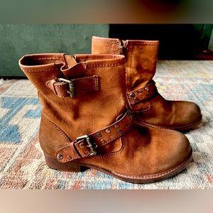 Brown leather side zip boots